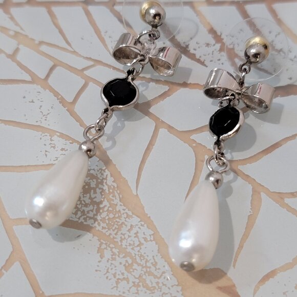 Vintage Silver Earrings Bow Pearl Drop Dangle With Black Gem Silver Tone - Picture 4 of 6